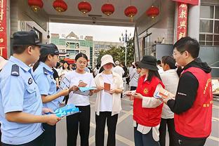 这不比老里厉害？4岁小助教更衣室激情演讲 从小与父亲一起跟队